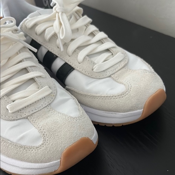 Adidas White and Black Retro Sneakers - Picture 4 of 9